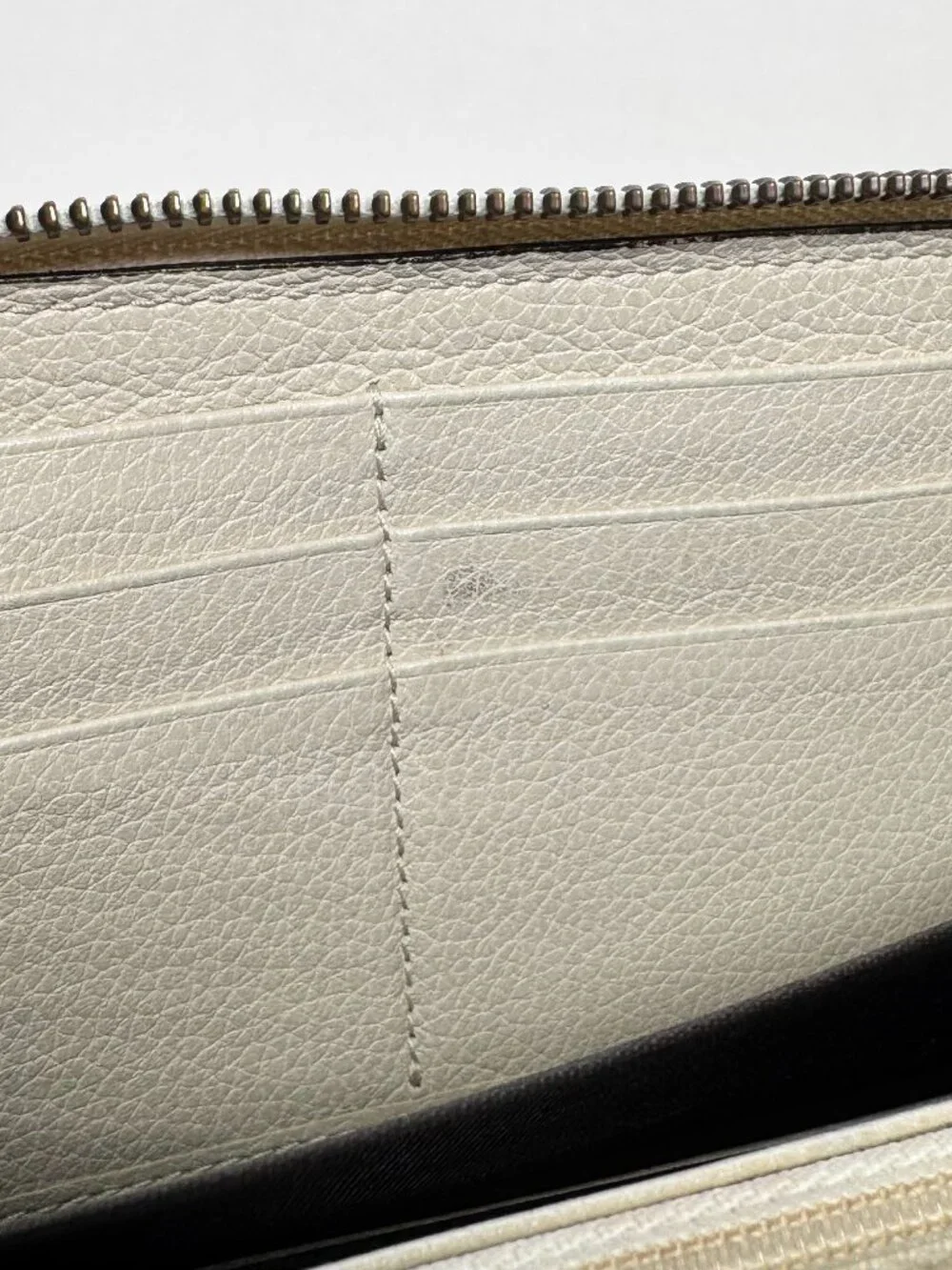 Gucci classic logo